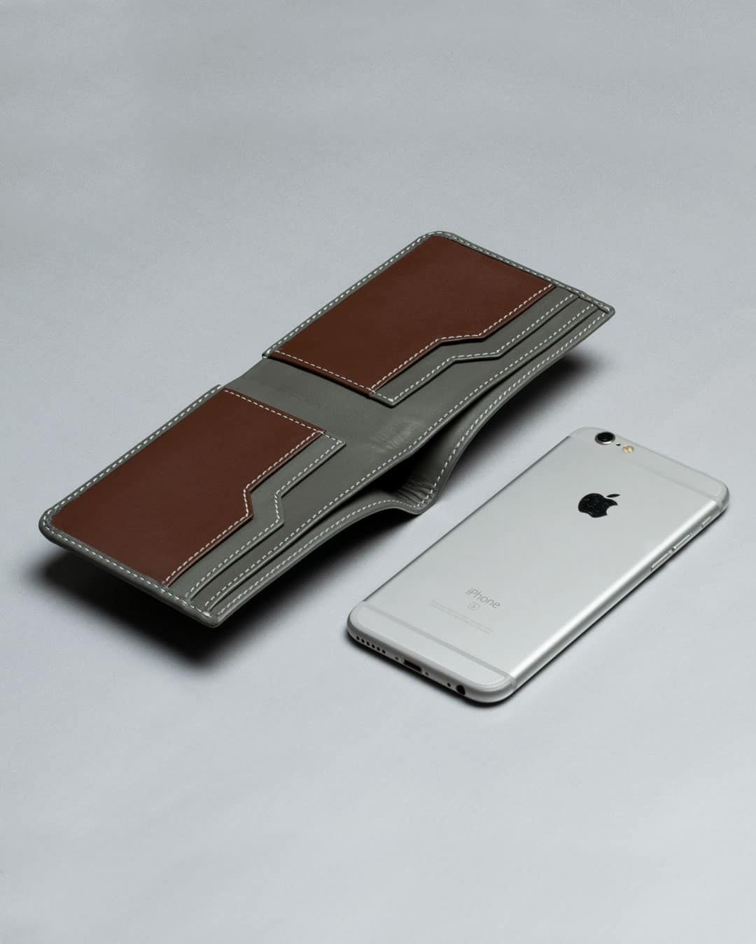 Light - Bifold Wallet - Aurochs